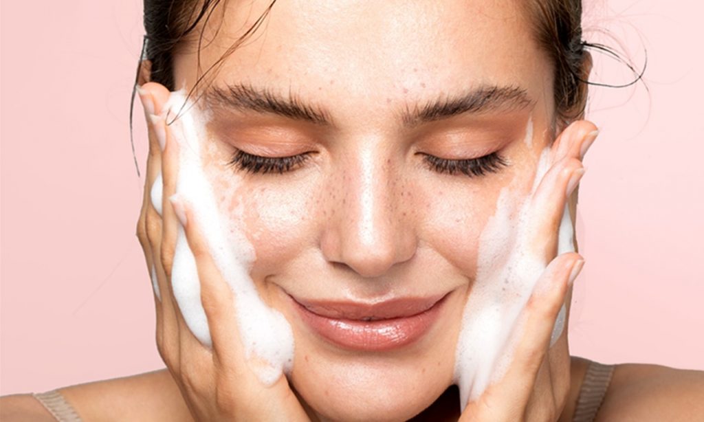 Facial Skin Care Set: The Basics